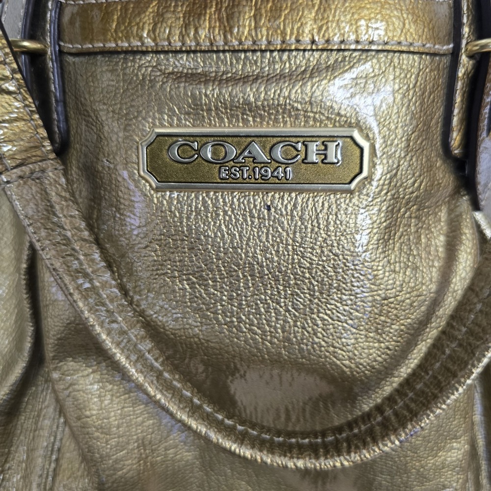 Coach F15253 Shoulder Handbag Color Gold In Patent Genuine Leather Gold Hardware - Picture 5 of 16